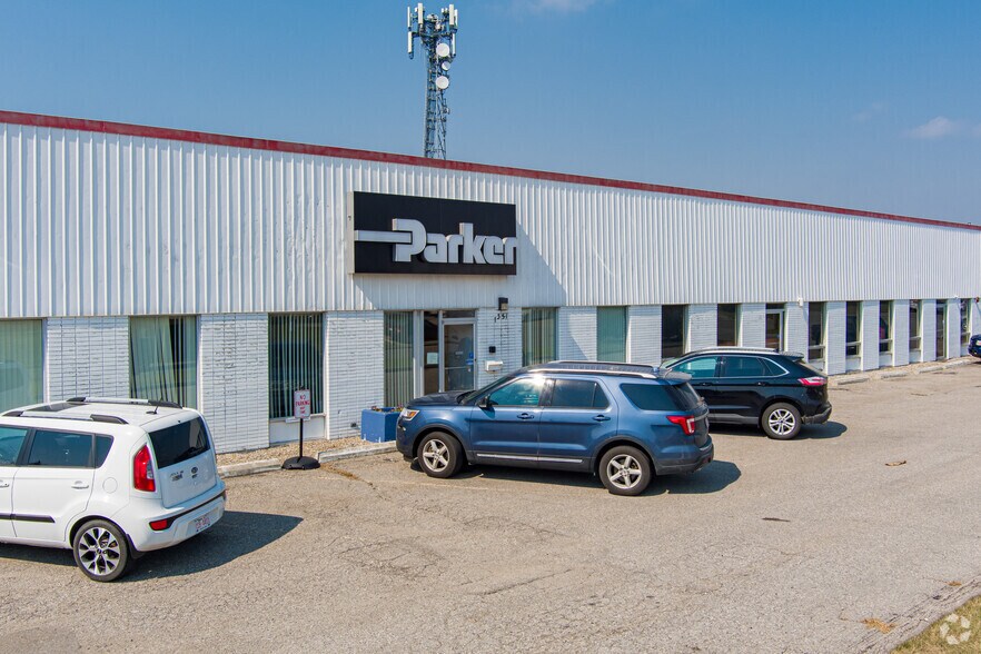 1351 Hastings Cres SE, Calgary, AB à vendre - Photo principale - Image 1 de 1