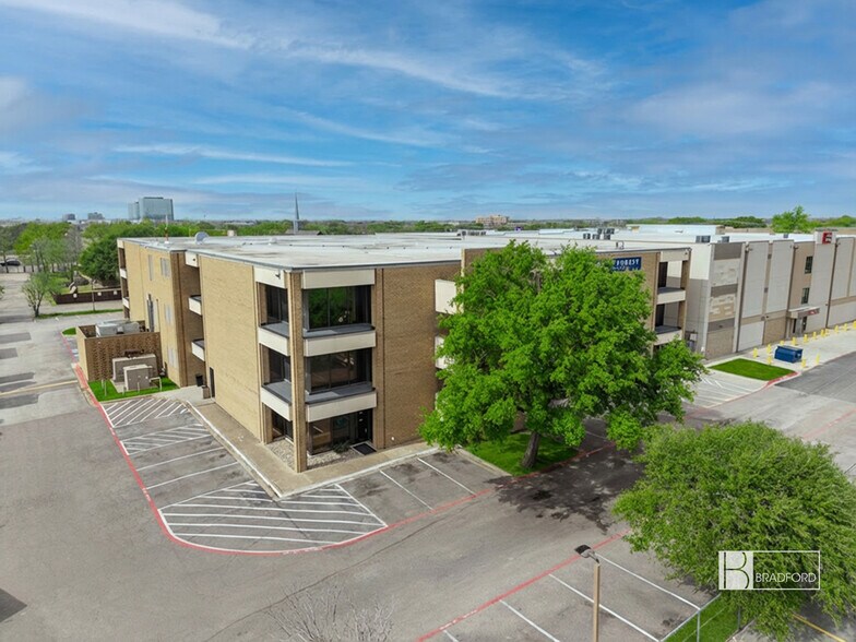 3530 Forest Ln, Dallas, TX à louer - Photo du bâtiment - Image 3 de 6