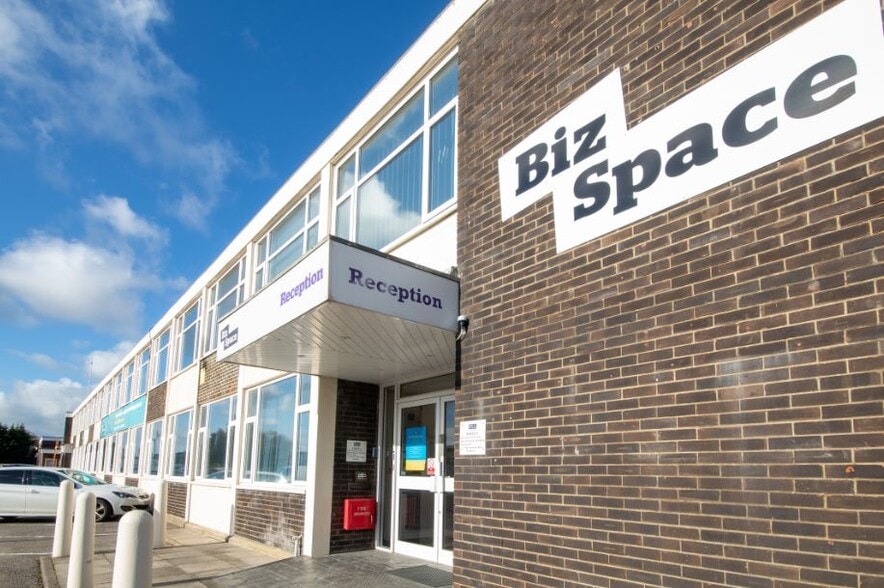 Cheney Manor Industrial Estate, Swindon for lease - Building Photo - Image 3 of 9