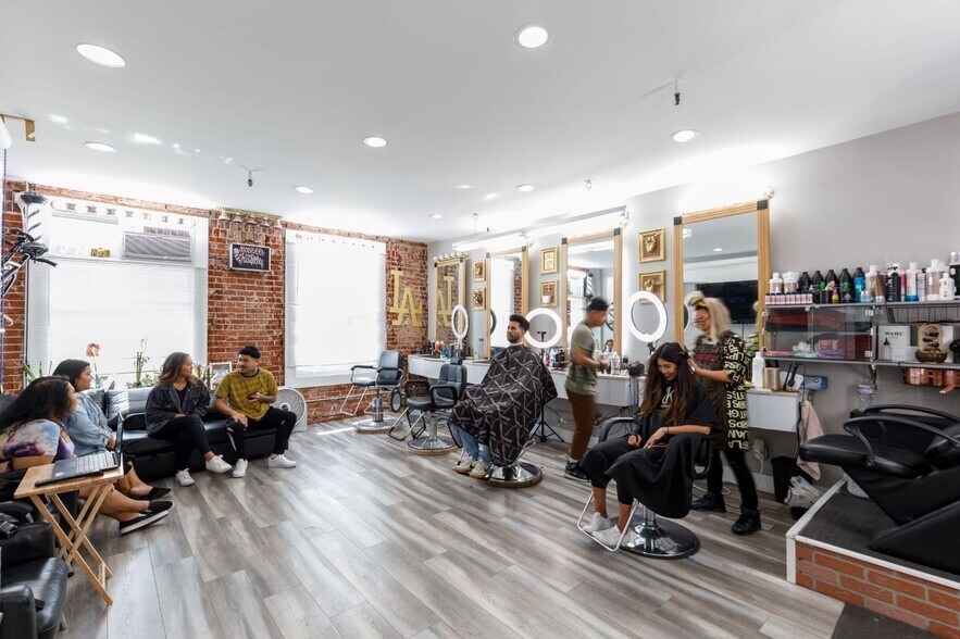 3923 W 6th St, Los Angeles, CA à louer - Photo du bâtiment - Image 2 de 22