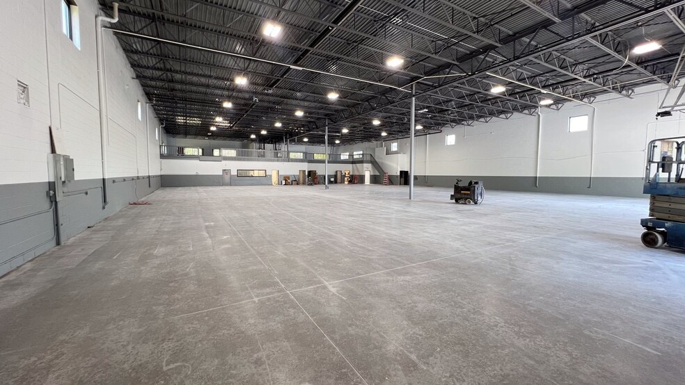 30881 Beverly Rd, Romulus, MI for lease - Interior Photo - Image 2 of 3