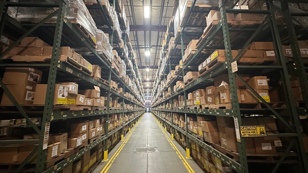 15200 NBN Way, Blue Ridge Summit, PA à louer - Photo du bâtiment - Image 2 de 9