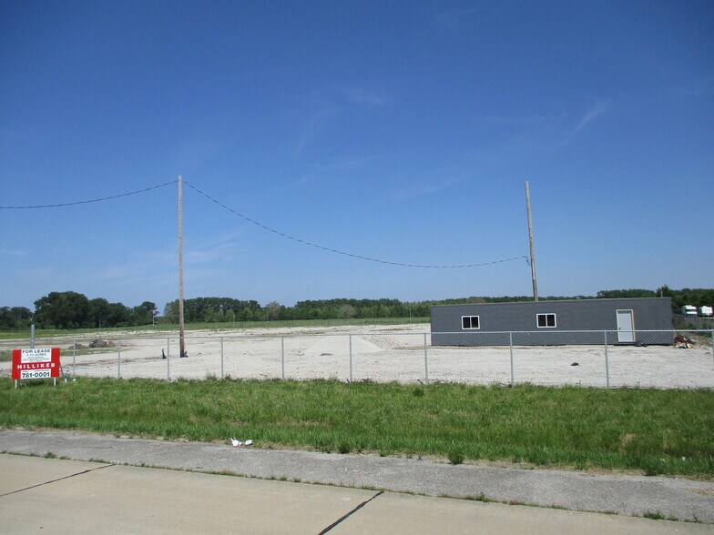 900 Saint Thomas Rd, Granite City, IL à louer - Photo du bâtiment - Image 2 de 2