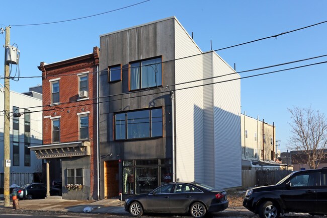 Plus de détails pour 2427 Frankford Ave, Philadelphia, PA - Commerce de détail à louer