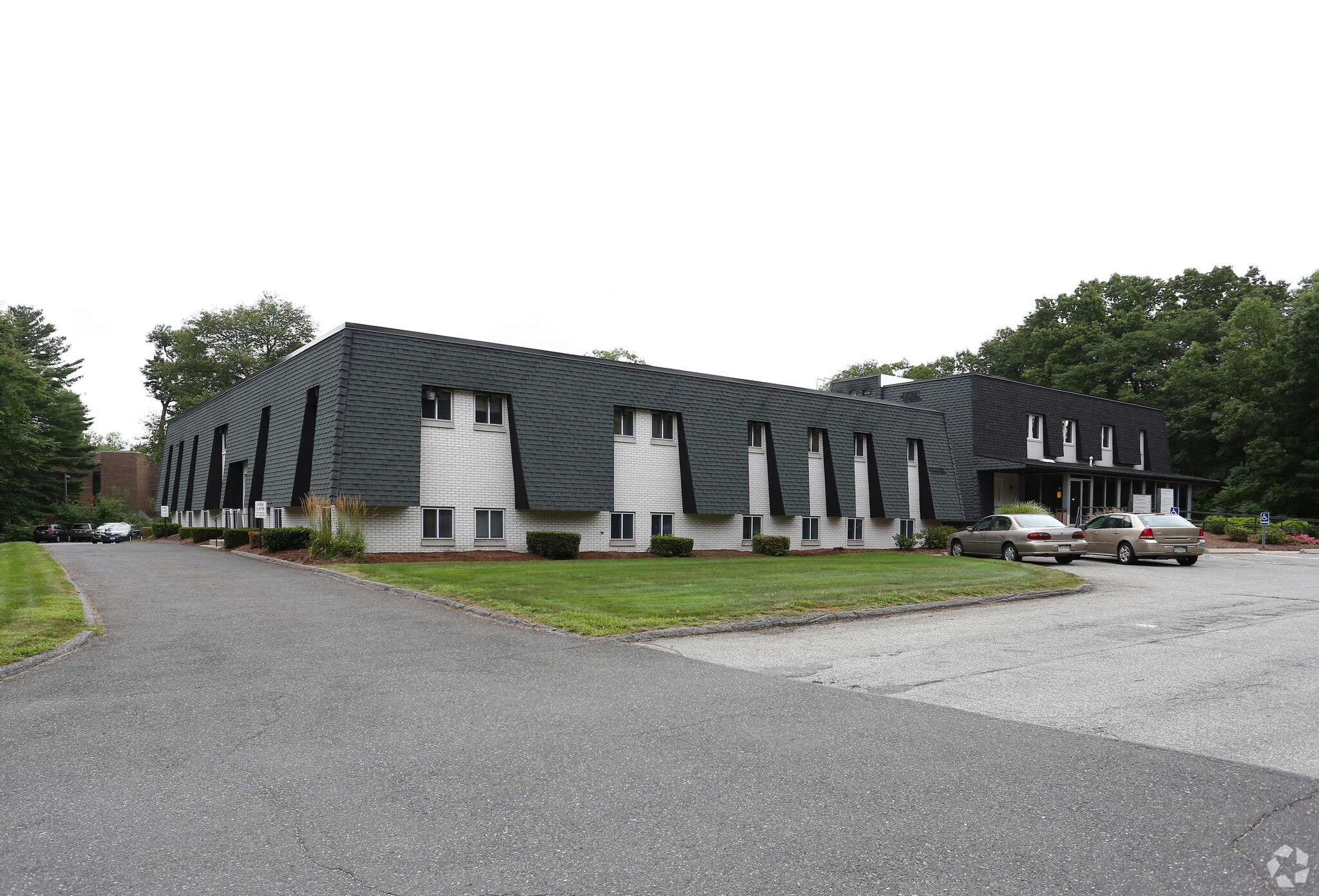 123 Dwight Rd, Longmeadow, MA for lease Primary Photo- Image 1 of 10