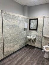 103 E State St, Mason City, IA à louer Photo intérieure- Image 1 de 7