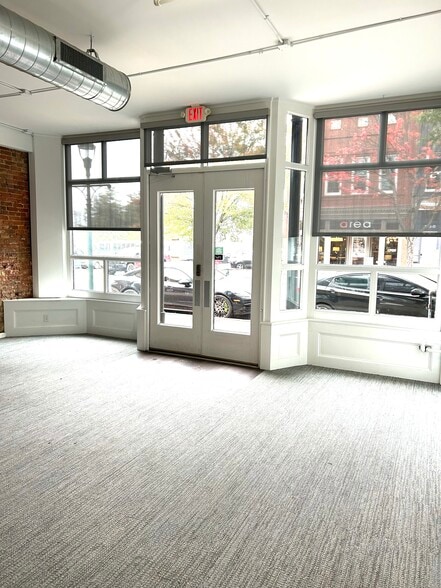 512 S Elm St, Greensboro, NC for lease - Building Photo - Image 2 of 9