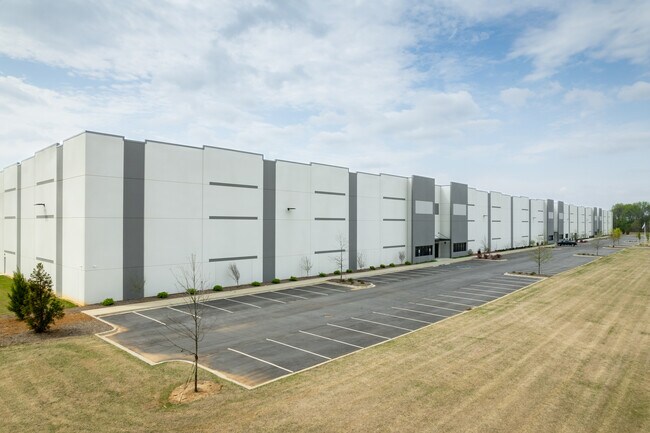 Plus de détails pour 140 Smith Farms Pky, Greer, SC - Industriel à louer