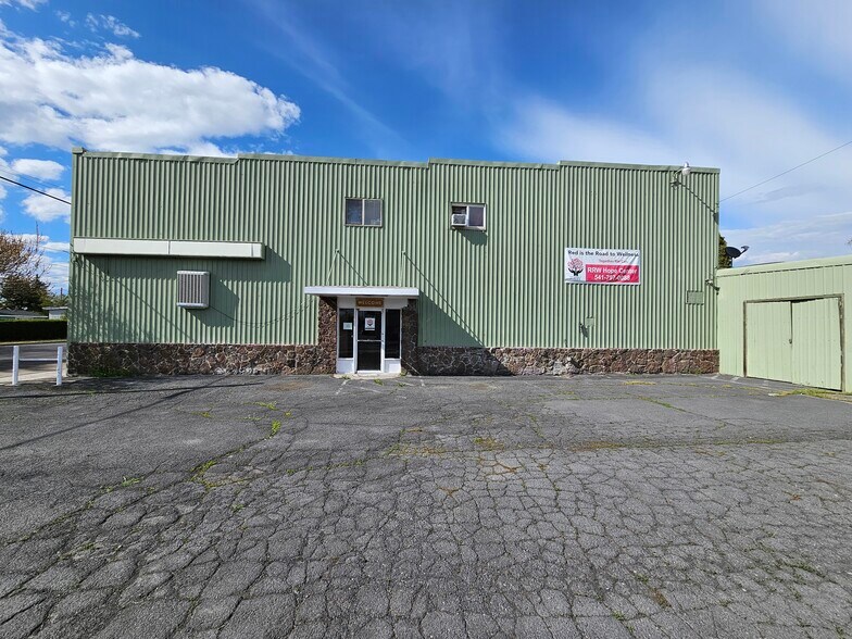 917 E Main St, Klamath Falls, OR à vendre - Photo du bâtiment - Image 3 de 28