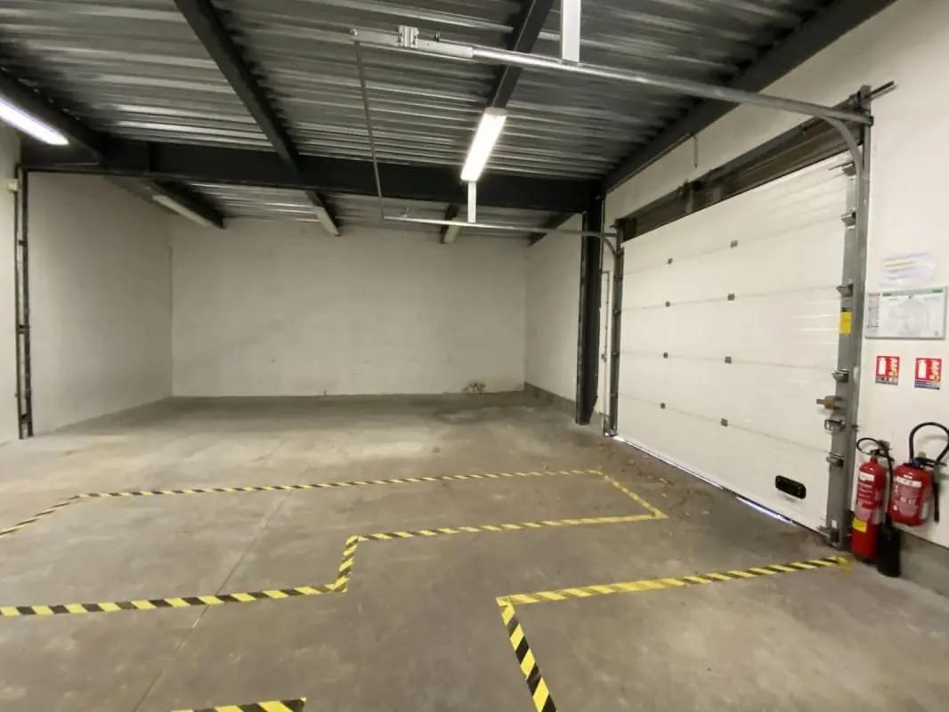 Flex in Le Petit-Quevilly for lease Interior Photo- Image 1 of 5