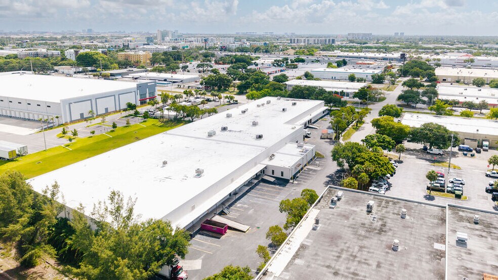 4200 N 29th Ave, Hollywood, FL à louer - Photo du bâtiment - Image 2 de 14