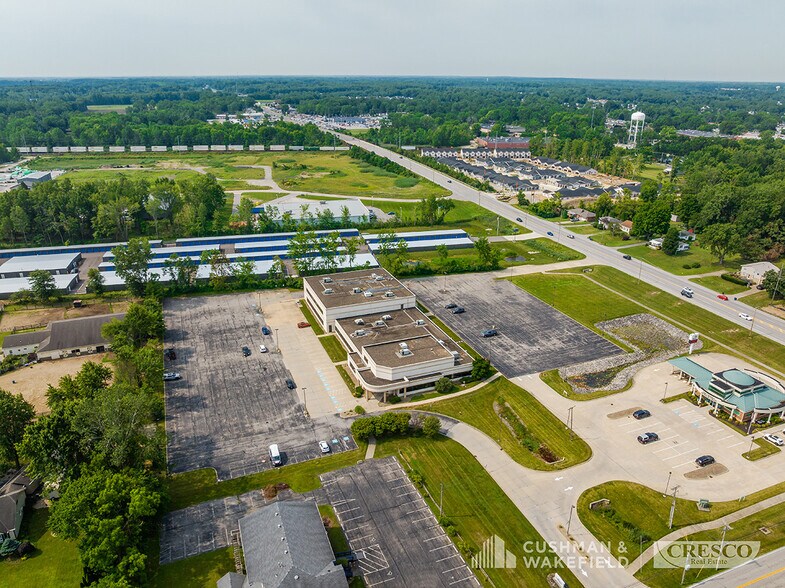 1230 Park Ave, Amherst, OH à vendre - Photo du bâtiment - Image 2 de 19