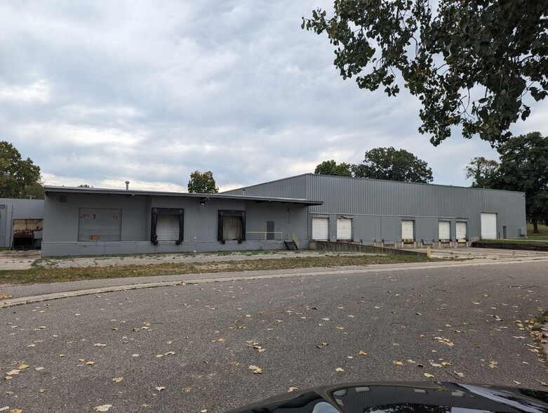 126 Avenue C, Springfield, MI for lease - Building Photo - Image 2 of 12