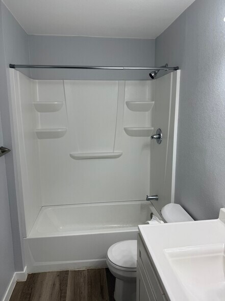 Rental Units portefeuille de 3 propriétés à vendre sur LoopNet.ca - Photo du bâtiment - Image 3 de 54