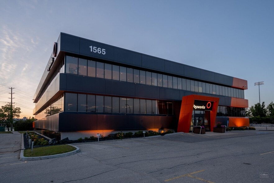 1565 Willson Pl, Winnipeg, MB for sale - Primary Photo - Image 1 of 12