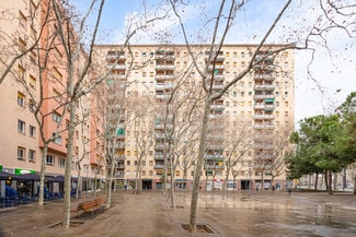 Plus de détails pour Multi-résidentiel à vendre