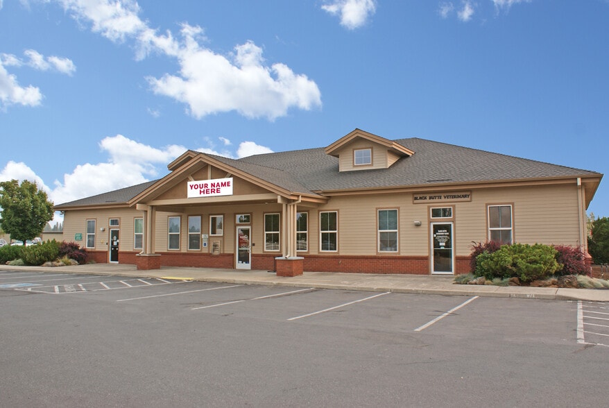 703 N Larch Ave, Sisters, OR for lease - Building Photo - Image 3 of 3