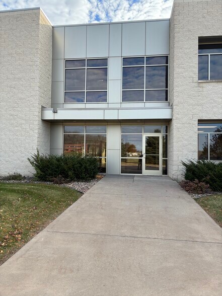 625 Whitetail Blvd, River Falls, WI à louer - Photo du bâtiment - Image 2 de 14