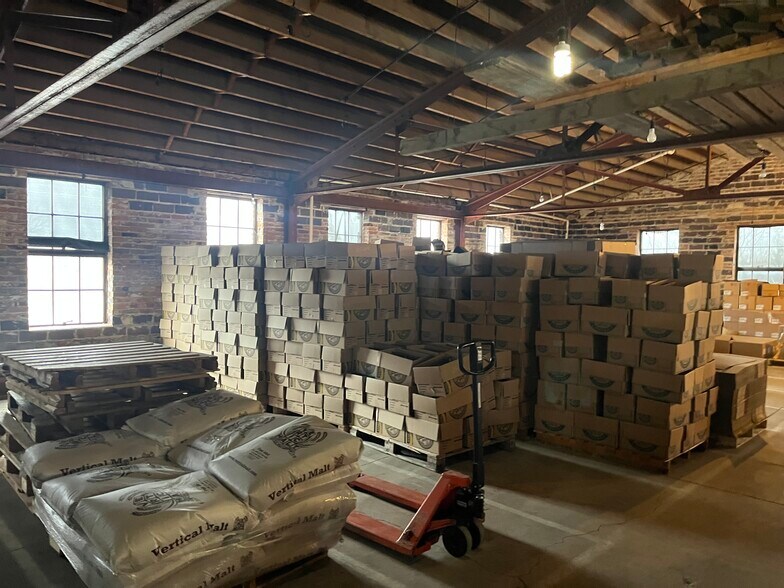 320 Pierce St, Black River Falls, WI à vendre - Photo intérieure - Image 2 de 12