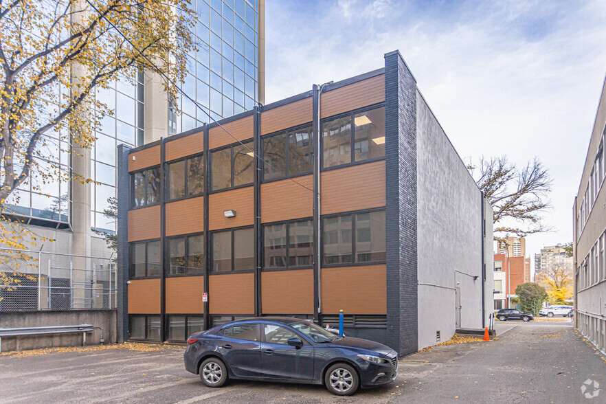 9930 106th St NW, Edmonton, AB for lease - Building Photo - Image 2 of 4