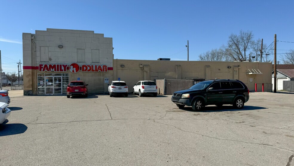 7439 Vine St, Cincinnati, OH à vendre - Photo du bâtiment - Image 3 de 13