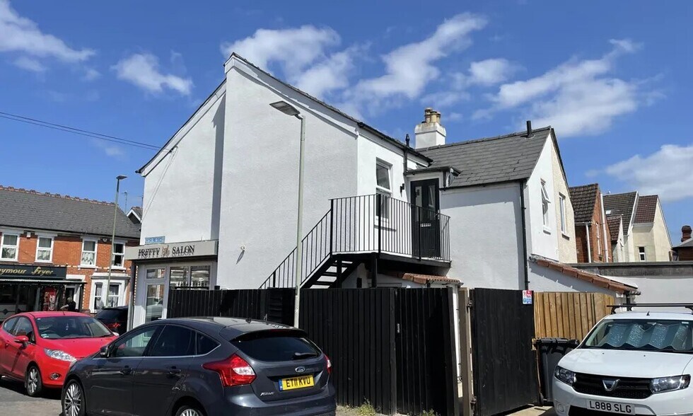 155 Seymour Rd, Gloucester à louer - Photo du bâtiment - Image 2 de 2