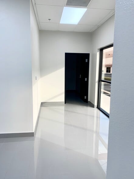 6560 Spencer St, Las Vegas, NV for lease - Building Photo - Image 3 of 8