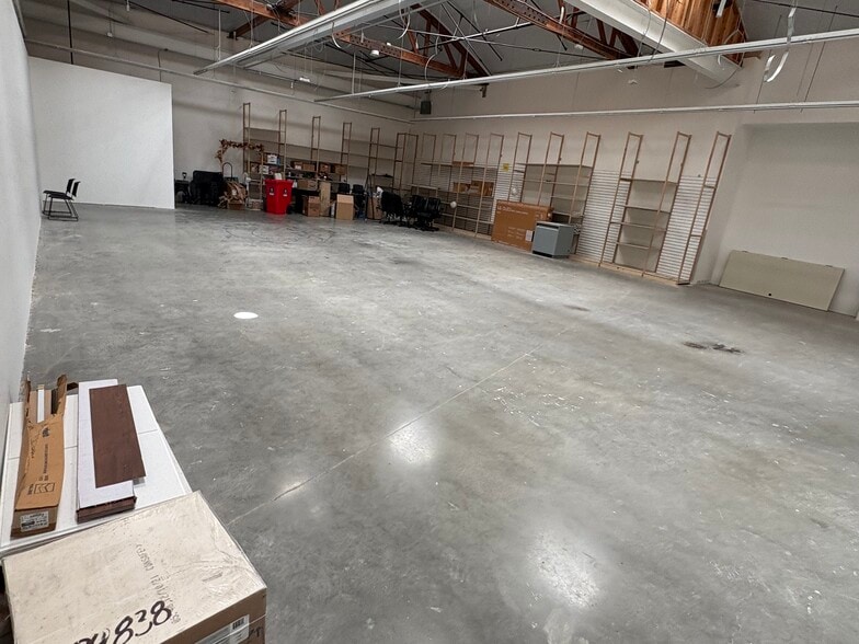 909-917 N Avalon Blvd, Wilmington, CA for lease - Building Photo - Image 2 of 2