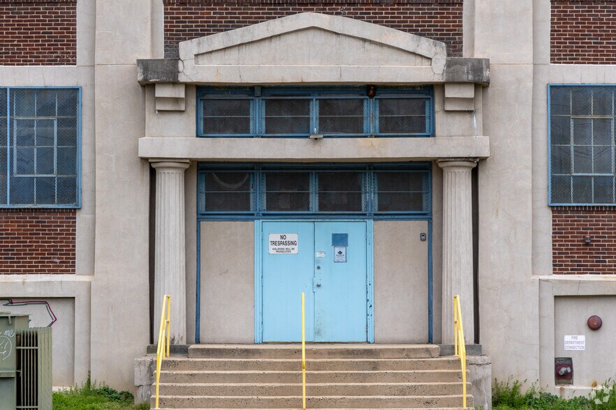 576 E State St, Trenton, NJ à vendre - Photo du bâtiment - Image 3 de 5