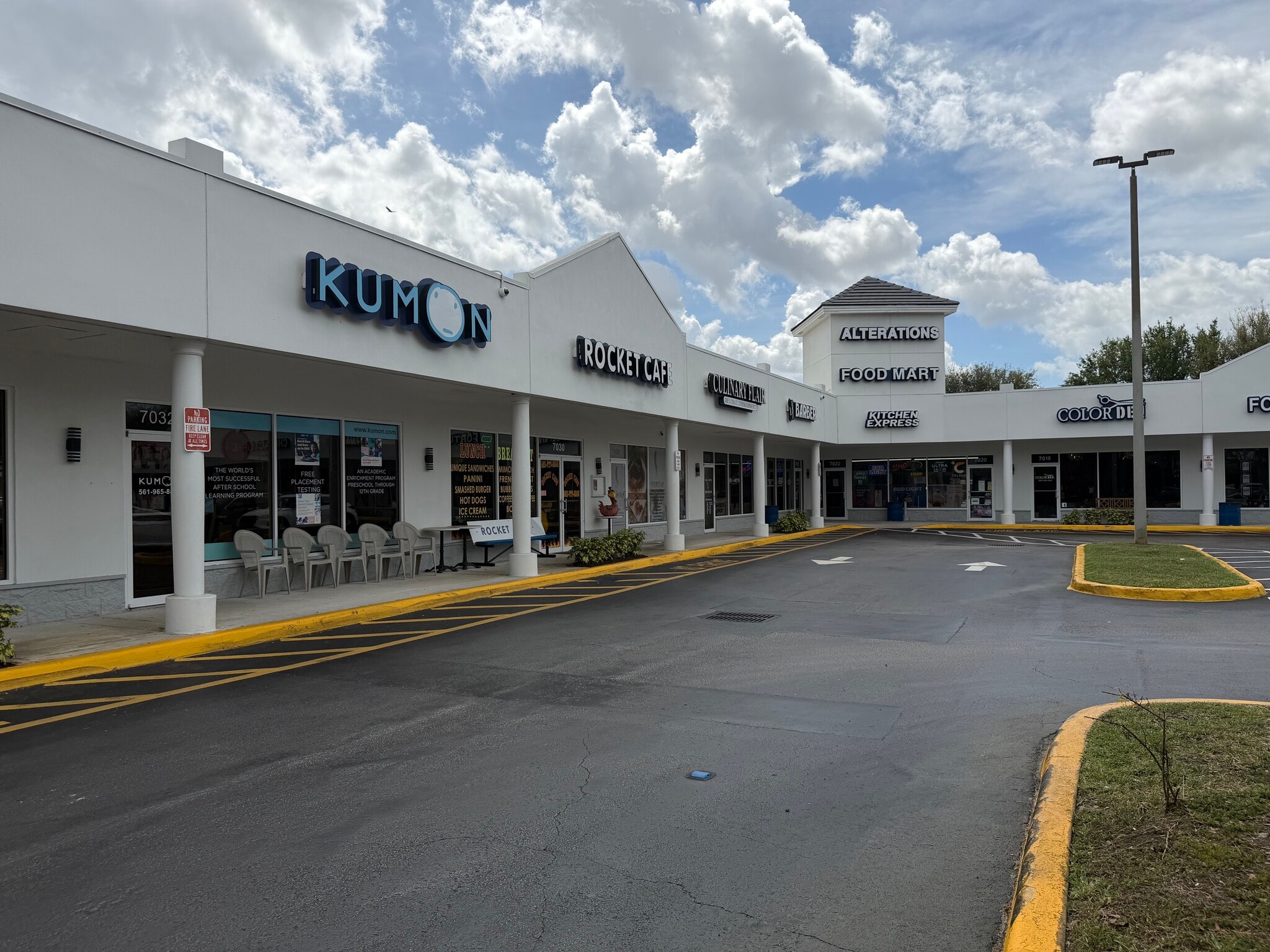 7000 Charleston Shores Blvd, Lake Worth, FL for lease Primary Photo- Image 1 of 6