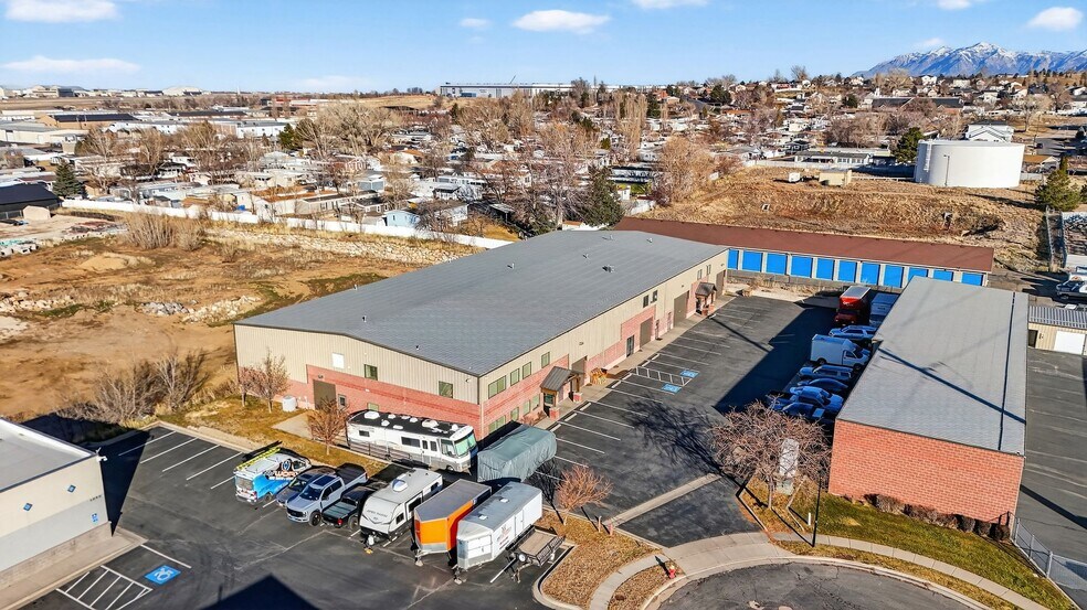 1101 Cambridge Cir, Layton, UT à vendre - Photo du bâtiment - Image 2 de 34