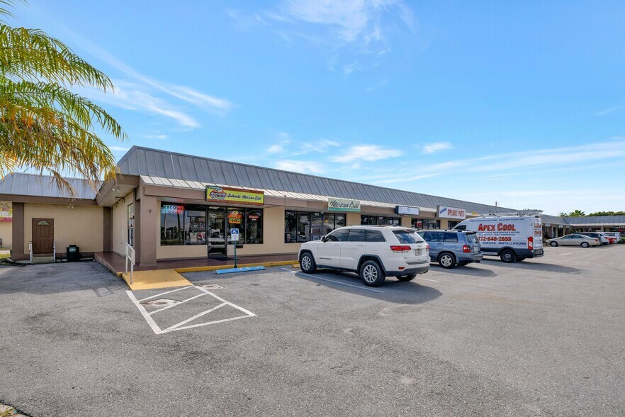 7991-8031 S Us-1 Hwy, Port Saint Lucie, FL à louer - Photo du bâtiment - Image 3 de 32