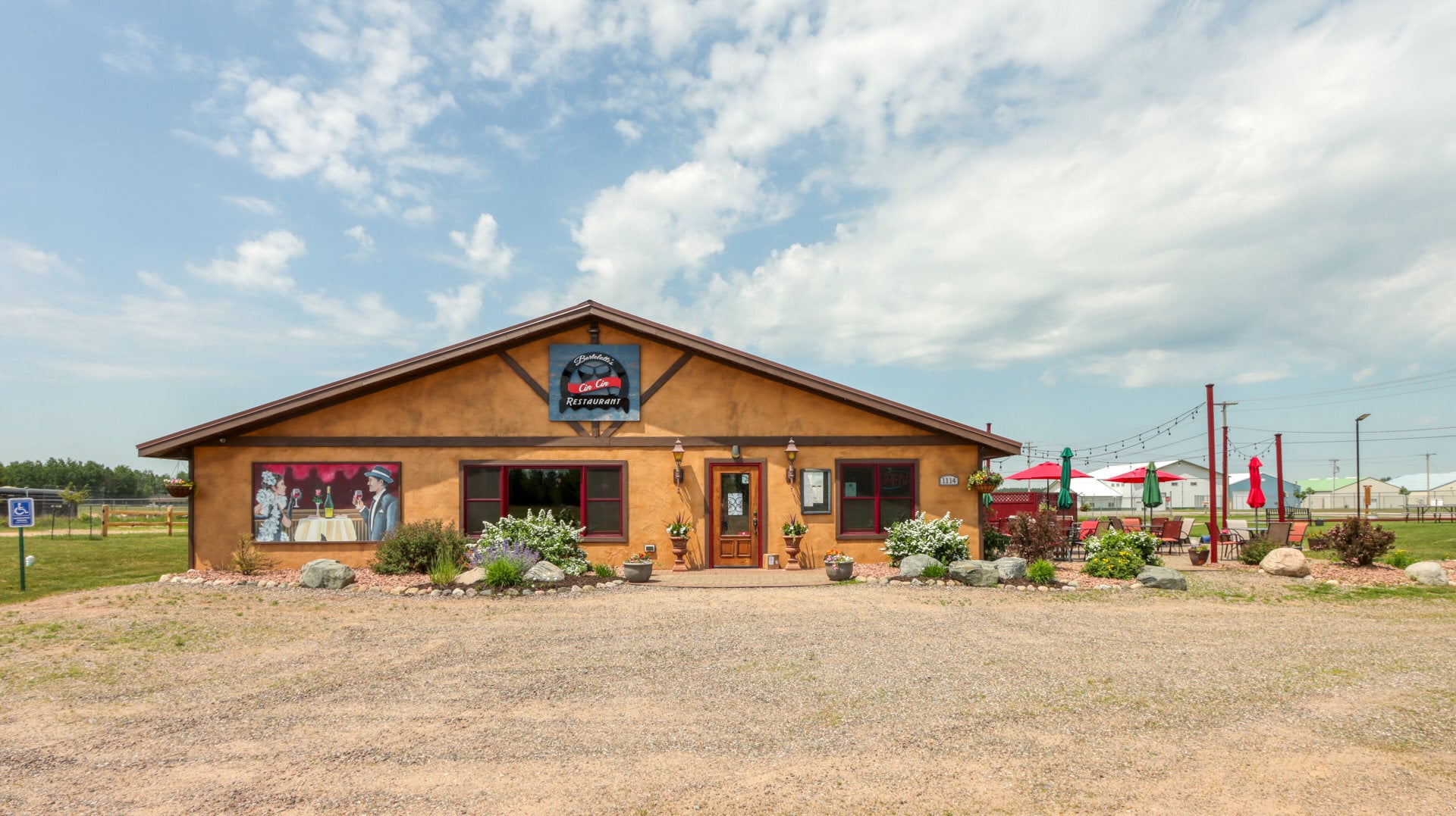 1114 N Bluebird Rd, Eagle River, WI for sale Primary Photo- Image 1 of 38