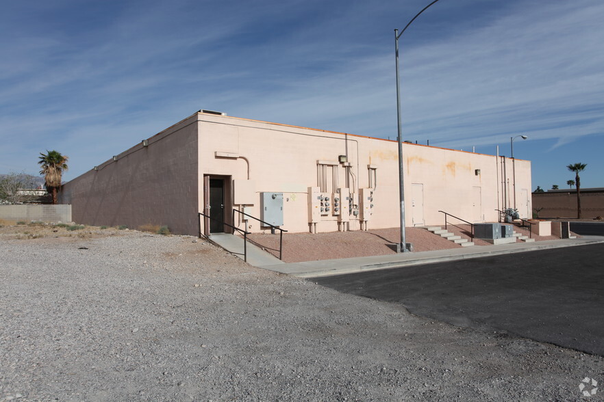 6651 Smoke Ranch Rd, Las Vegas, NV for lease - Building Photo - Image 2 of 2