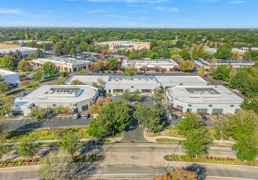 Explorer Campus portfolio of 3 properties for sale on LoopNet.ca - Building Photo - Image 1 of 6