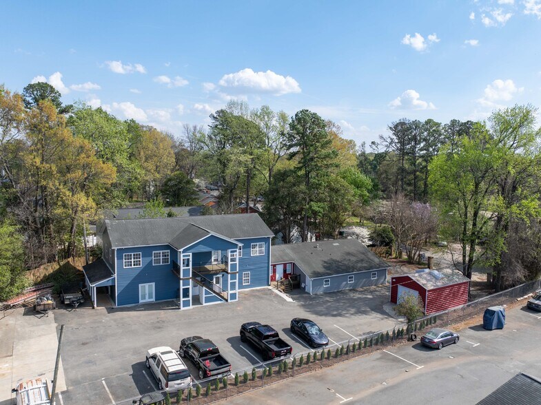3801 Miriam Dr, Charlotte, NC à louer - Photo du bâtiment - Image 1 de 10