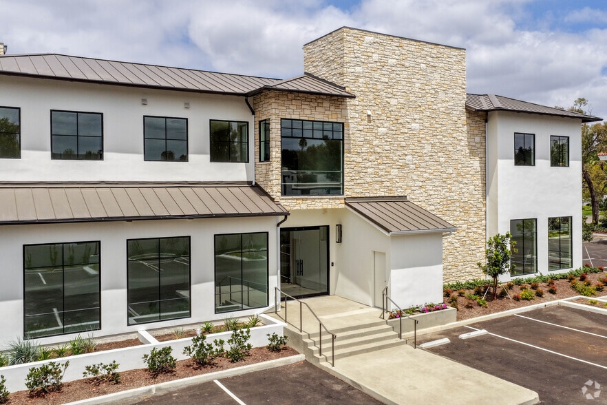 420 Pennsfield Pl, Thousand Oaks, CA for lease - Building Photo - Image 2 of 7