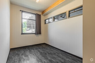 2512 SE 25th Ave, Portland, OR for lease Interior Photo- Image 2 of 3