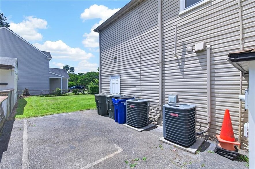 2546 Ballentine Blvd, Norfolk, VA for sale - Building Photo - Image 2 of 18