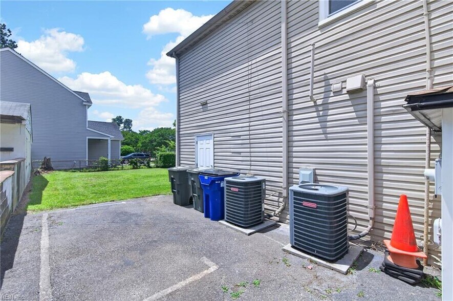 2546 Ballentine Blvd, Norfolk, VA à vendre - Photo du bâtiment - Image 2 de 18