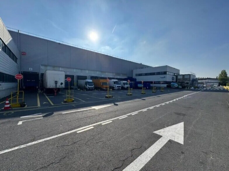 Office in Bonneuil-sur-Marne for lease - Building Photo - Image 2 of 15