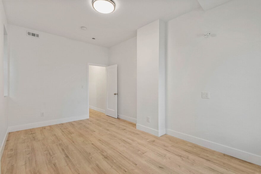 1326 Point Breeze Ave, Philadelphia, PA à louer - Photo du bâtiment - Image 2 de 17