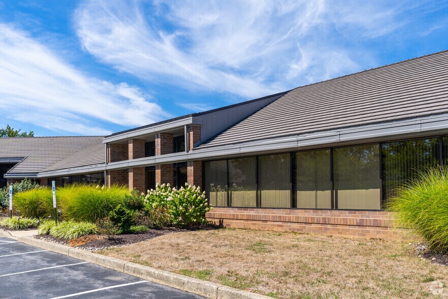 1655 Valley Center Pky, Bethlehem, PA à louer - Photo du bâtiment - Image 2 de 8