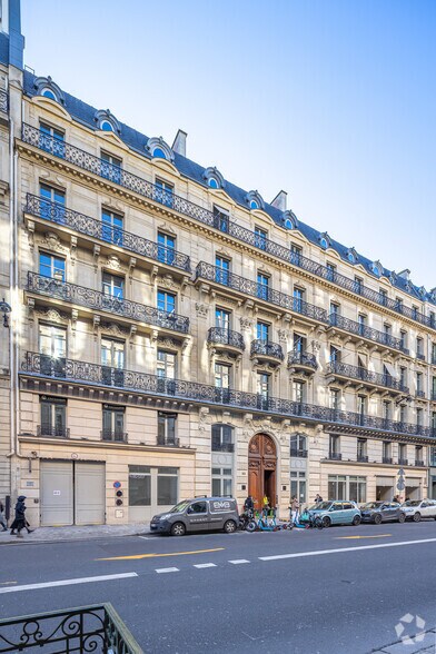 53 Rue De Châteaudun, Paris à louer - Photo du bâtiment - Image 2 de 12