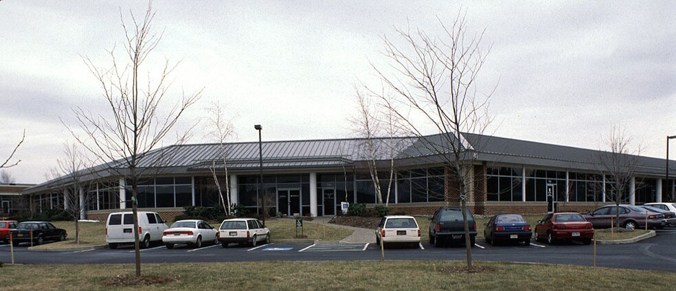 87 S Commerce Way, Bethlehem, PA à vendre - Photo du bâtiment - Image 2 de 7