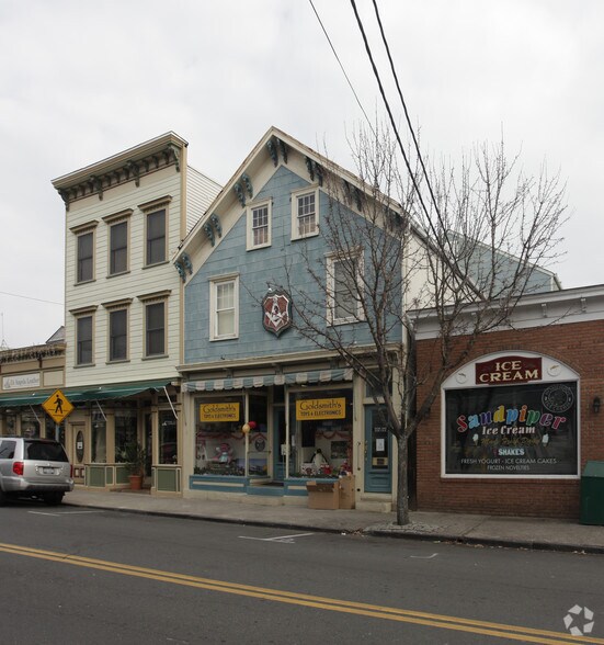 136-138 Main St, Greenport, NY à vendre - Photo du bâtiment - Image 2 de 53