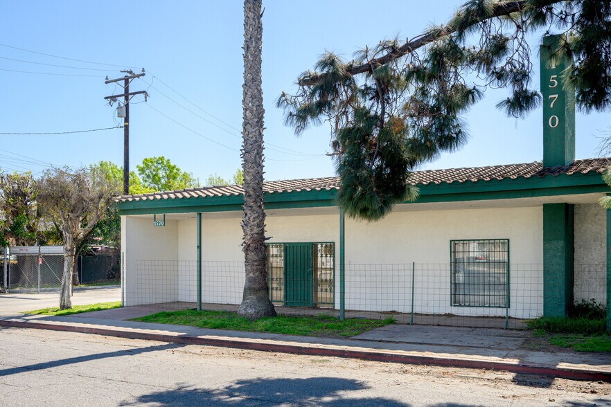 1570 W Mission Blvd, Pomona, CA à louer - Photo du bâtiment - Image 1 de 33