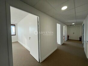 Office in Montigny-le-Bretonneux for sale Interior Photo- Image 2 of 6