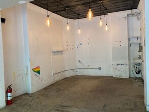 159 2nd Ave, New York, NY à louer Photo intérieure- Image 2 de 6