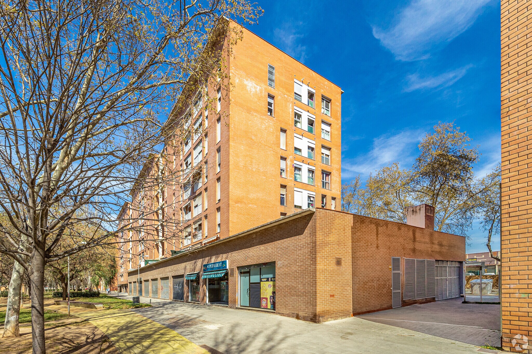 Retail in Barcelona, Barcelona for lease Primary Photo- Image 1 of 2